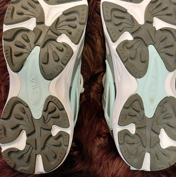 Women's 8.5 gray, white and mint Fila sneaker - Picture 4 of 6